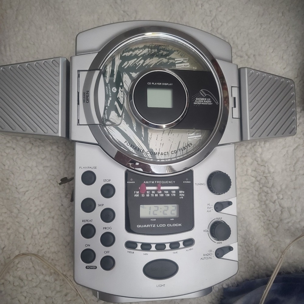 LIVING SOLUTIONS - CD PLAYER SHOWER RADIO - LCD ALARM CLOCK - Clean Condition